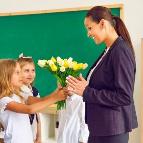 Ünnepeljük a pedagógusokat- ajándékozz viráglabdát pedagógusnapra!